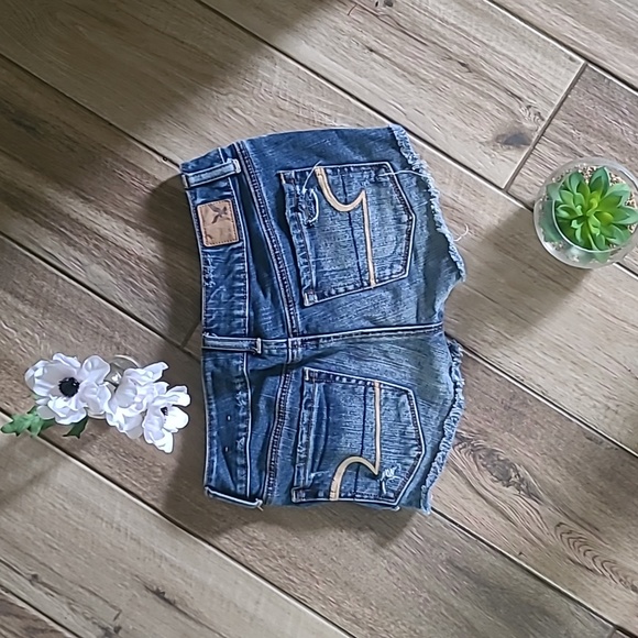 American Eagle Short Shorts - Picture 7 of 8